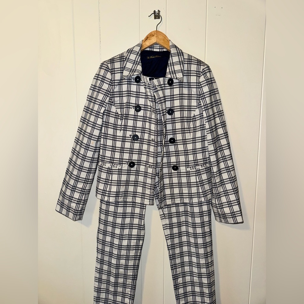 Brooks Brothers Matching White Pinstriped Suit with ankle cropped pants. SZ 10